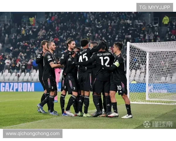 博努奇社交媒体发文引关注:慈善赛飞铲争议后与霍顿合影互动(2) 博努奇社交媒体发文引关注:慈善赛飞铲争议后与霍顿合影互动(2)